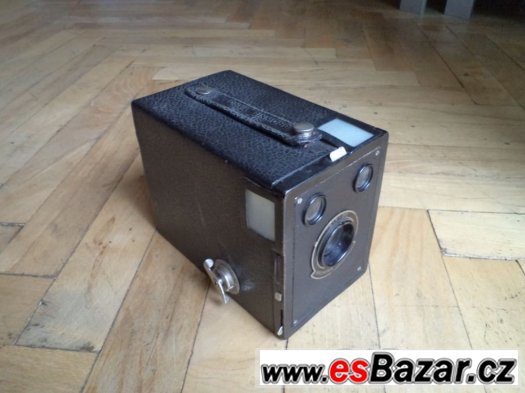 Prodám historický Fotoaparát BROWNIE TARGET, SIX