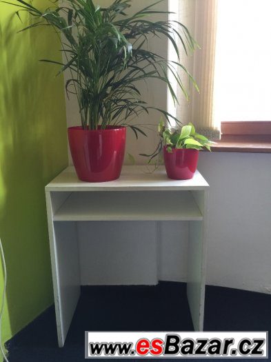 Prodám levně mini stolky / skříňky Prodám levně mini stolky / skříňky