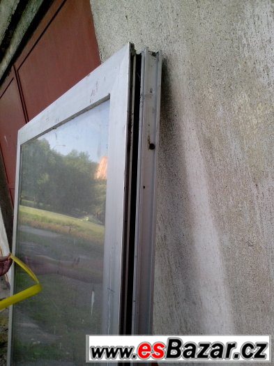 okno v hliníkovém rámu