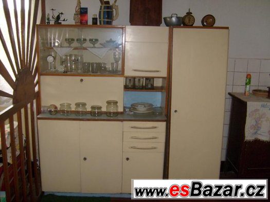 KUCHYNSKÁ KREDENC KUCHYNSKÁ KREDENC