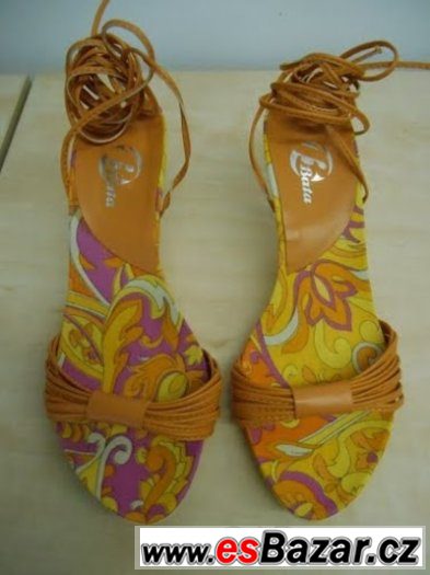 Páskové sandálky Baťa