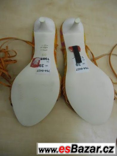 Páskové sandálky Baťa