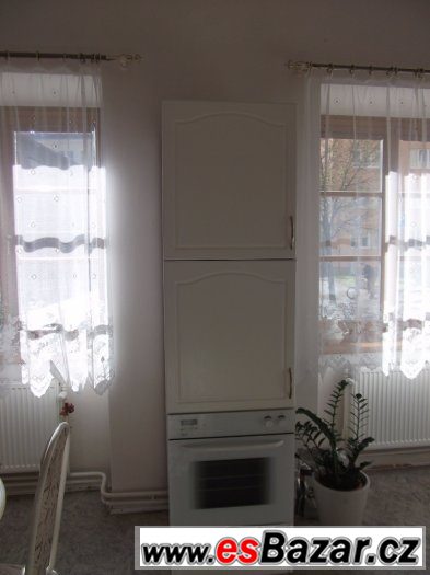 Kuchyňská linka + dřez + digestoř + vestavná trouba Kuchyňská linka + dřez + digestoř + vestavná trouba