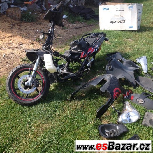 SKUTR GILERA RUNNER 50  2010