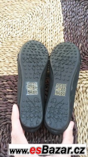 Černá společenská obuv pro dívky - velikost 34