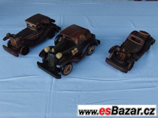 Dekorativní dřevěné modely autíček
