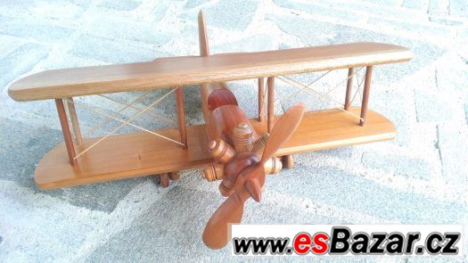 bytový doplněk - dřevěný model letadla
