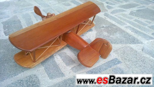 bytový doplněk - dřevěný model letadla