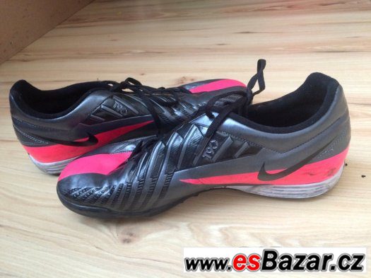 Turfy Nike T90