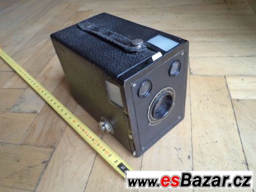 Prodám historický Fotoaparát BROWNIE TARGET, SIX