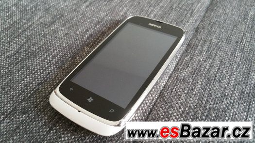 Nokia Lumia 610 + mnoho příslušenství