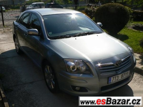 prodam-toyotu-avensis-liftback