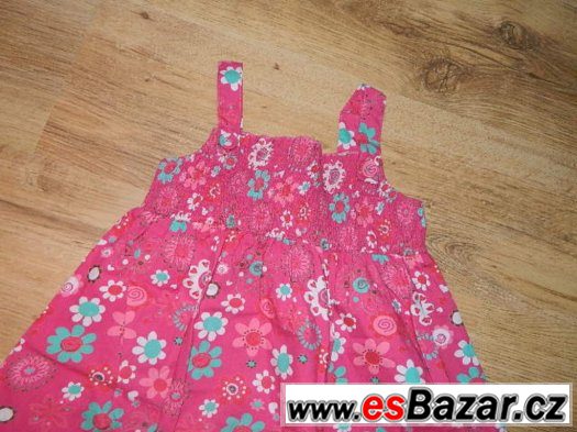 Růžové kytičkované letní šaty