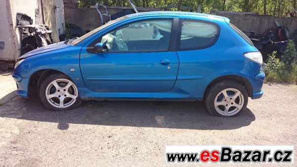 Peugeot 206 2.0i havarovaný