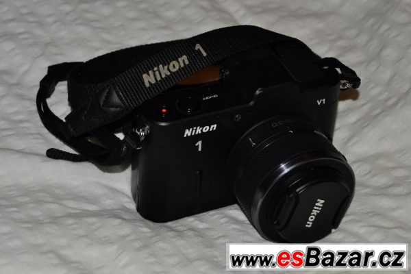 nikon-1-v1-s-obj-10-30-vr-a-blesk