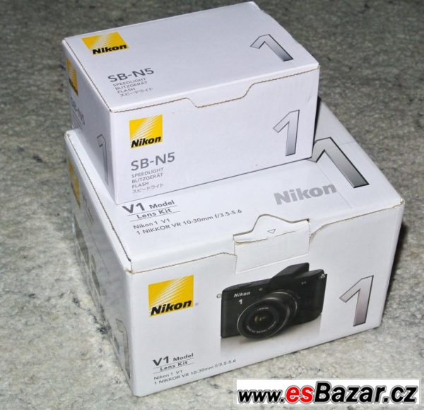 NIKON 1 V1 s obj. 10-30 VR a blesk 