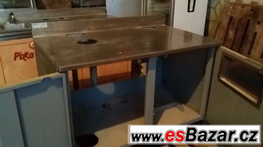 Skřín s nerez deskou 122 cm. Skřín s nerez deskou 122 cm.