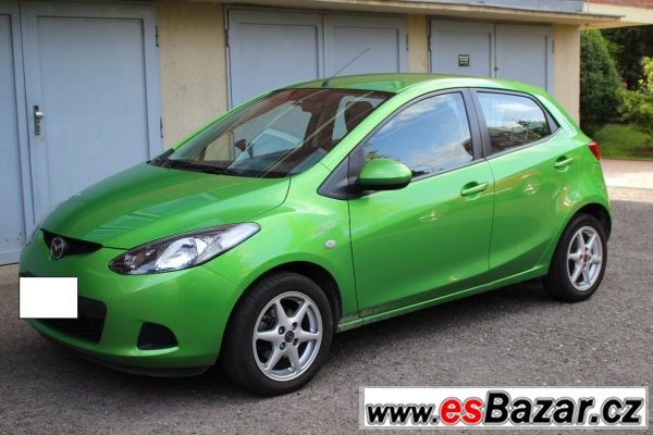 Mazda 2, zelená metalíza, top stav