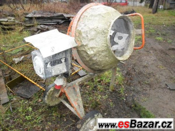 Míchačka 8 Nefunkční motor. Míchačka 8 Nefunkční motor.