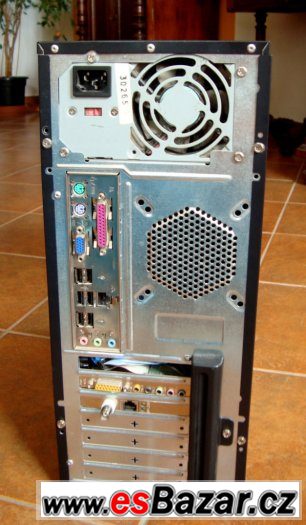 PC case/skříň se zdrojem, DVD mechanikou a čtečkou karet