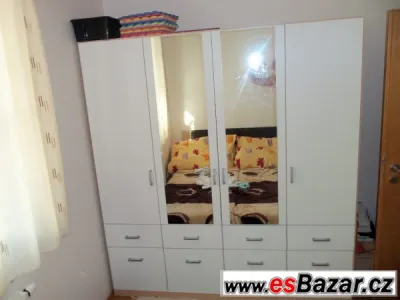 Krásná nová skříň v záruce