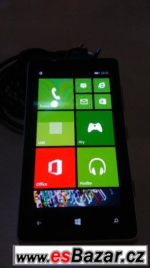 NOKIA LUMIA 820 + bezdrátová nabíječka