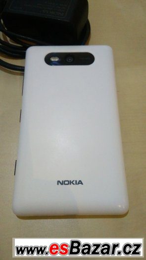 NOKIA LUMIA 820 + bezdrátová nabíječka