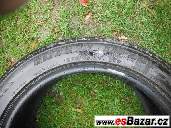 Pneu 235/45 R 17 97V, 8mm 