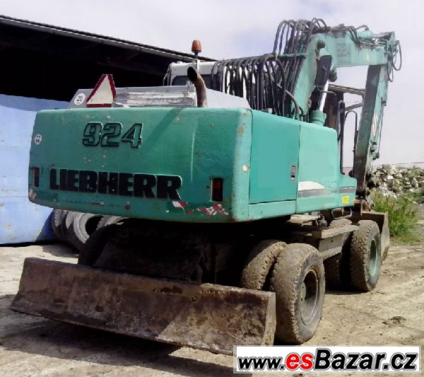 Liebherr A924 24t (3 lopaty  112kW, r.v. 1998,