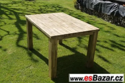 Jídelní stůl Stresa z masivu