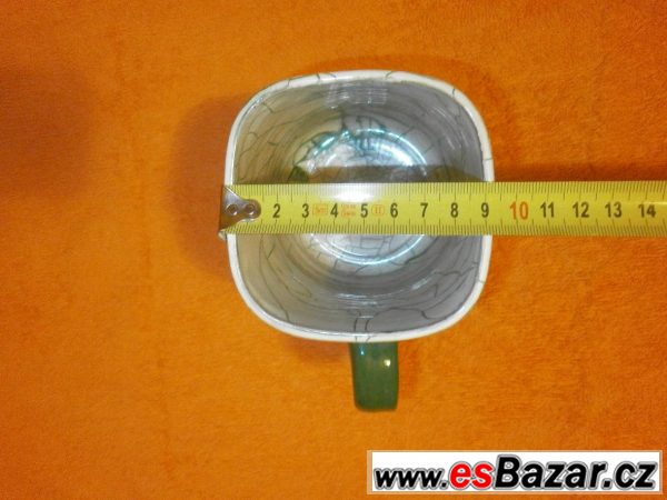 Keramický zelený hrnek hranatý 0,4l Keramický zelený hrnek hranatý 0,4l