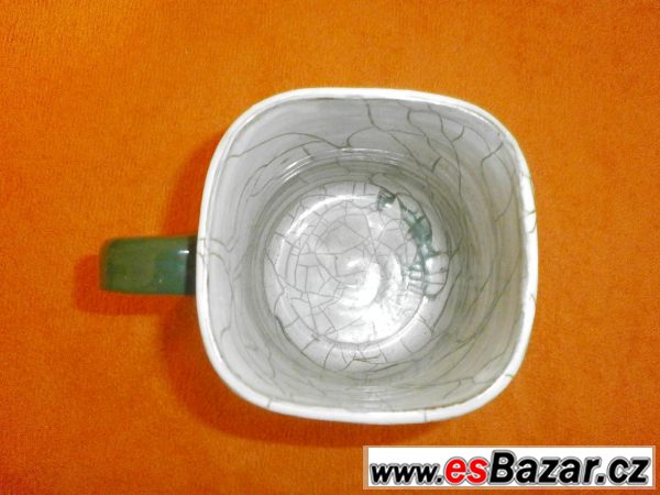 Keramický zelený hrnek hranatý 0,4l Keramický zelený hrnek hranatý 0,4l