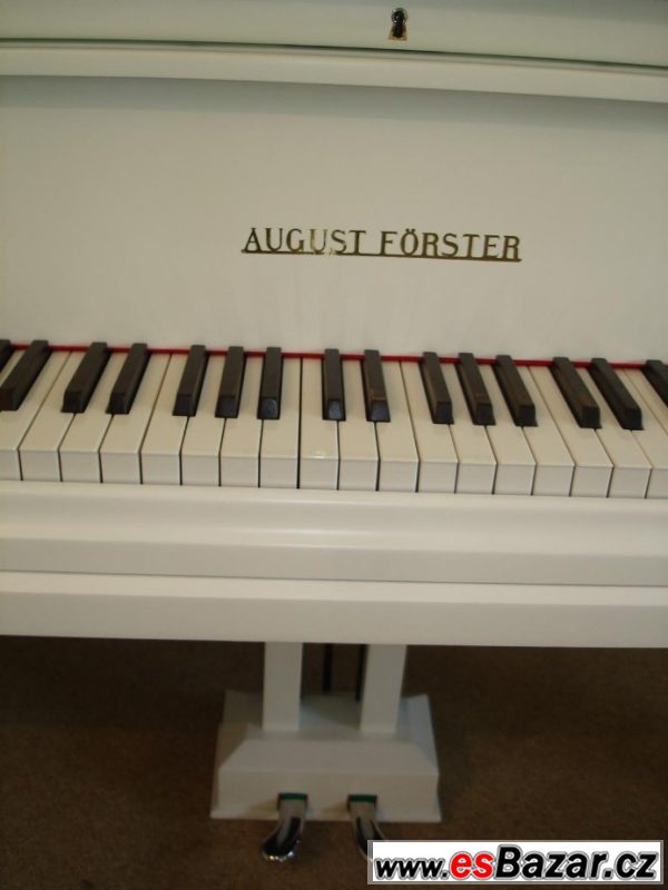 Klavír značky August Forster, model