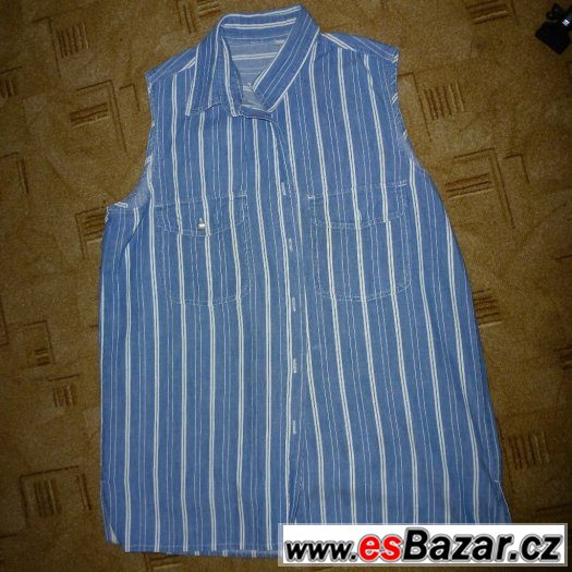 Tři halenky/košile bez rukávů Tři halenky/košile bez rukávů