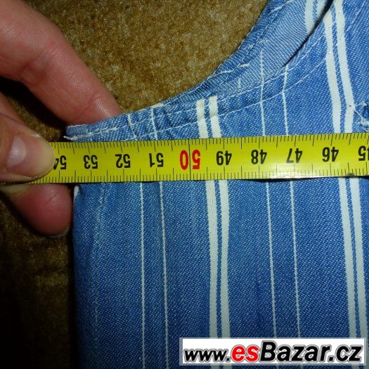 Tři halenky/košile bez rukávů Tři halenky/košile bez rukávů