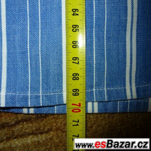 Tři halenky/košile bez rukávů Tři halenky/košile bez rukávů