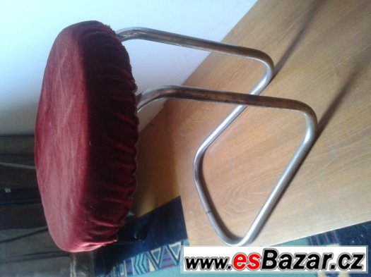 čalouněná židle