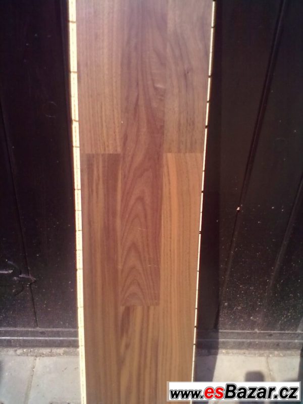 Dřevěná podlaha vlašský ořech 12mm