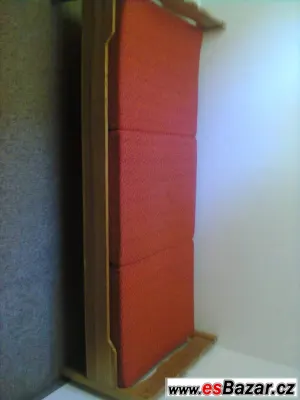 Dřevěné postele
