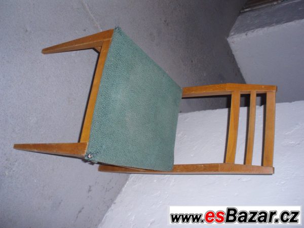 Dřevěné dubové židle - 2 ks.