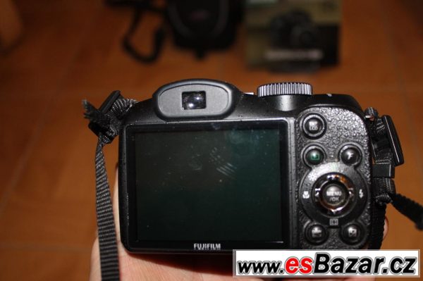 Fujifilm FinePix S2500HD