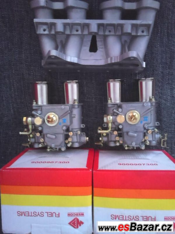 Dva dvojité karburátory Weber 45