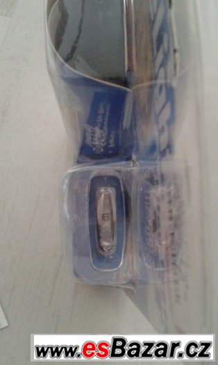 Elektrický zubní kartáček s gelem na bělení zubů