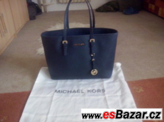 Krásná nová Michael Kors tmavě modré barvy Krásná nová Michael Kors tmavě modré barvy