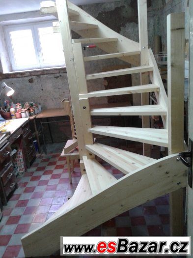 Prodám úplně nové nepoužité dřevěné točité schodiště