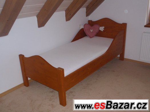 drevena-postel