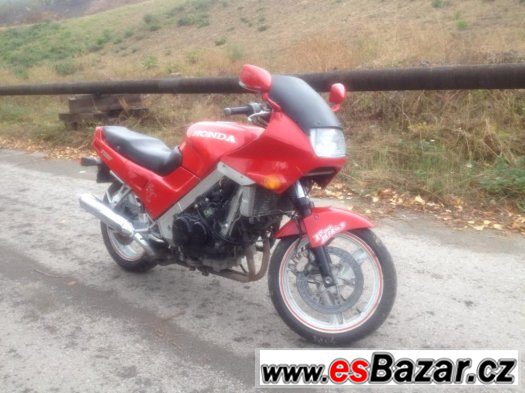 Prodam Honda VFR 750 74kw najeto 20Tkm