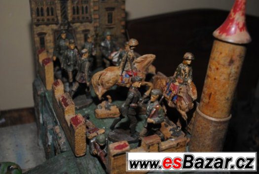 hrad dřevěný s hliněnými vojáčky - historický