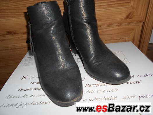 1x vzaté kotníčkové kozačky vel:39 1x vzaté kotníčkové kozačky vel:39
