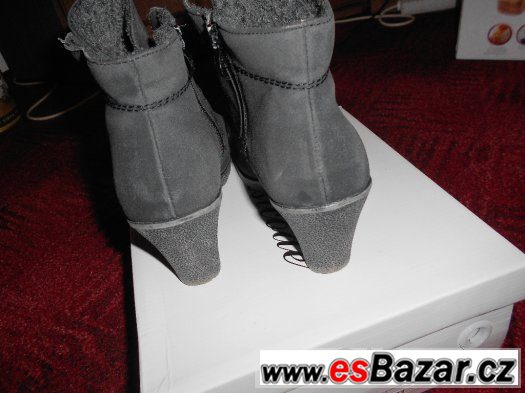 Kozačky s kožíškem vel:39 zn:Amisu Kozačky s kožíškem vel:39 zn:Amisu